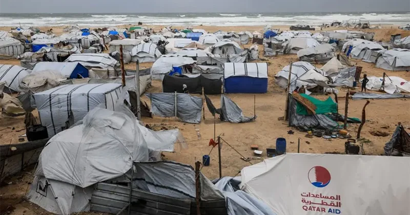 Gazze de fırtına ve soğuk etkili oldu: Binlerce çadır zarar gördü