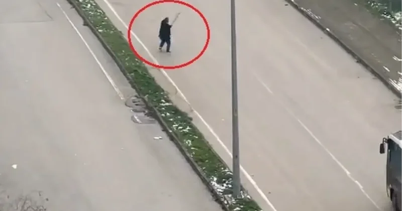 Otobüs Şoföründen Çocuklara Sopayla Takip