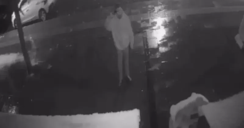 Başakşehir de gece iş yerini kurşunladı; sabah yakalandı