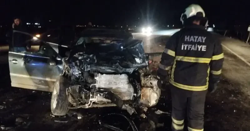 Otomobil ile minibüsün kafa kafaya çarpıştığı ölümlü feci kaza Hatay Haberleri