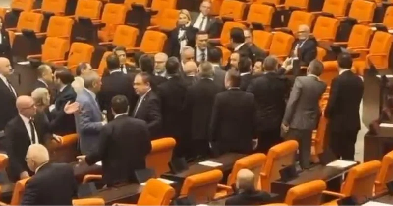 TBMM de AK Parti milletvekilleri ile CHP milletvekilleri arasında İsmet İnönü polemiği yaşandı.
