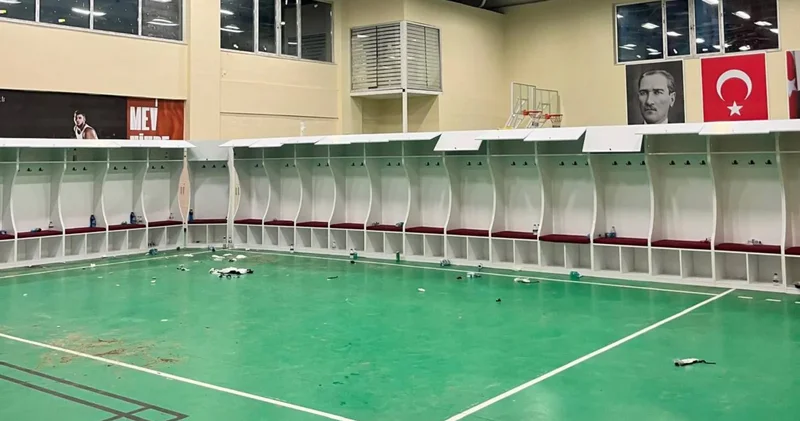 Fethiye de spor salonu, soyunma odası oldu: Elektrikli ısıtıcılar yerleştirildi, Galatasaraylı futbolcular kadın tuvaletlerini kullandı