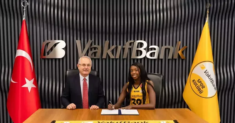 Pasör çaprazı Adhuoljok Malual, VakıfBank’ta