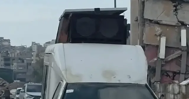 Gazze sokaklarında Kur’an sesiyle moral dağıttı VİDEO İZLE