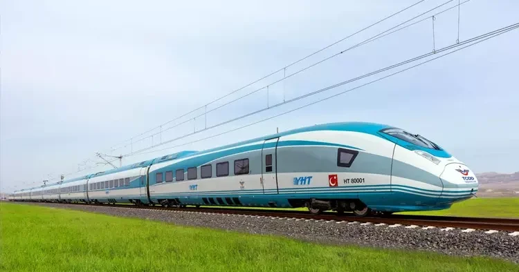 Ara tatilde YHT lere 24 bin kişilik ek sefer konuldu