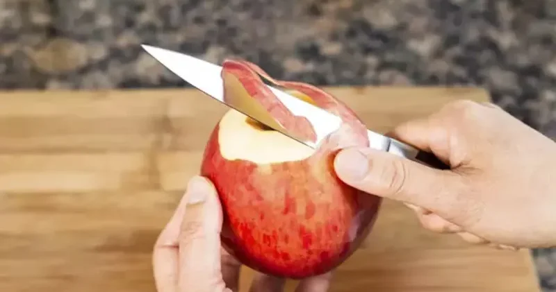 Nefes borusuna elma kaçtı, hayatını kaybetti!