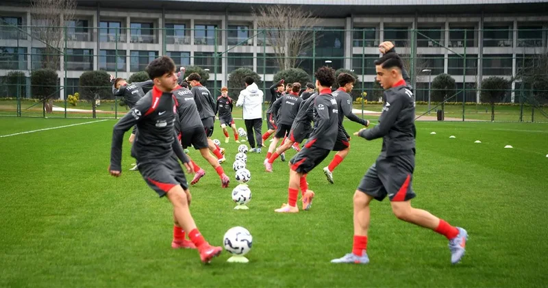 Milli takıma Fenerbahçe den 6 Galatasaray dan 3 futbolcu çağrıldı