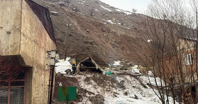 Heyelanda tandır evi çöktü: 2 yaralı Van Haberleri