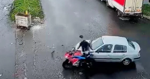 Motosikletle otomobilin çarpıştığı kaza kamerada; 1 yaralı Tekirdağ Haberleri