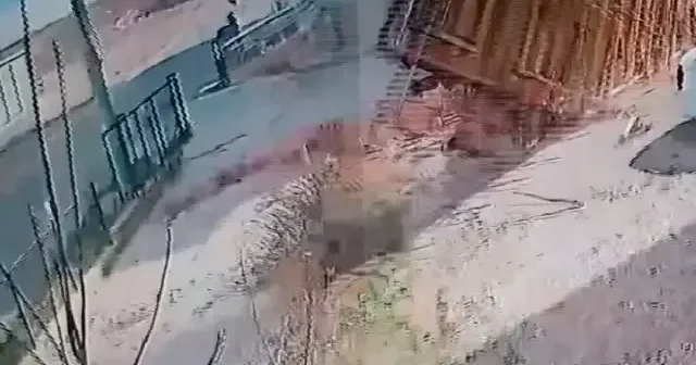 Karaman’da fırtına etkili oldu: Uçan çatının altında kalmaktan saniyelerle böyle kurtuldu VİDEO İZLE