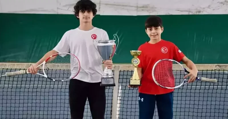 Kocaeli de tenisçi kardeşler Gazze ye 102 bin lira bağışladı