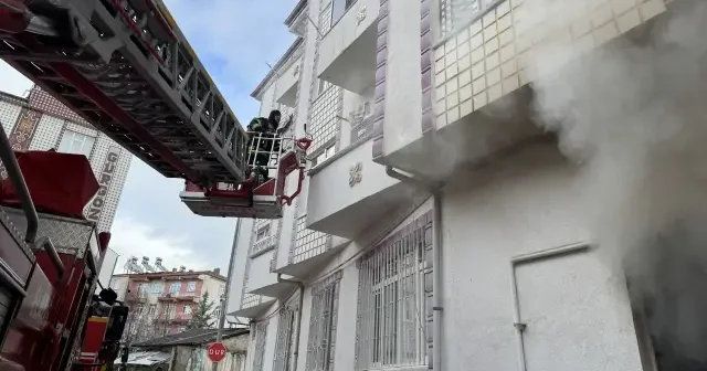 Elazığ da binanın bodrum katında çıkan yangın söndürüldü VİDEO İZLE