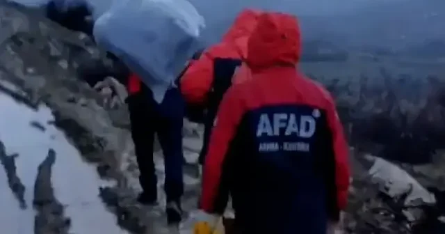 Siirt te şiddetli yağış ve fırtınada barınakları yıkılan 20 kişilik aile tahliye edildi VİDEO İZLE