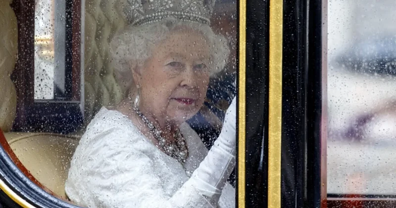 Kraliçe Elizabeth in, Epstein mağduruna sus payı ödemesi için oğluna borç verdiği iddia edildi