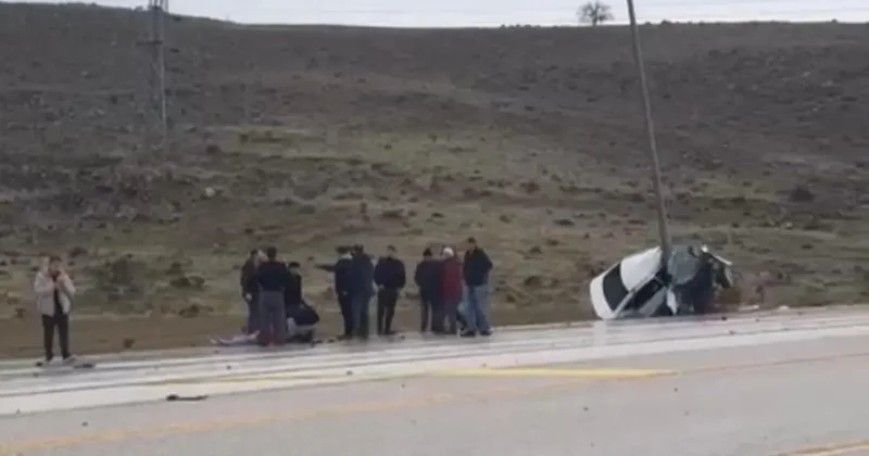 Direğe çarpan otomobil ikiye katlandı: 1 yaralı