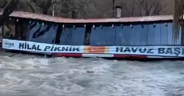 Dim Çayı kapasitesini aştı: Önüne ne gelirse yuttu VİDEO İZLE