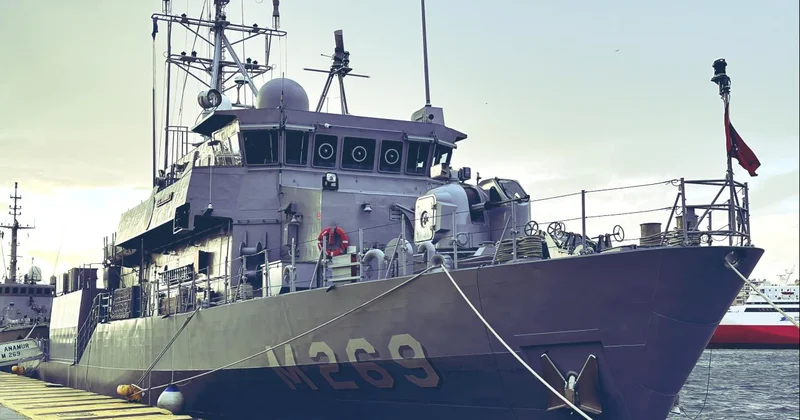 TCG Anamur mayın avlama gemisi NATO görevi için Yunanistan da