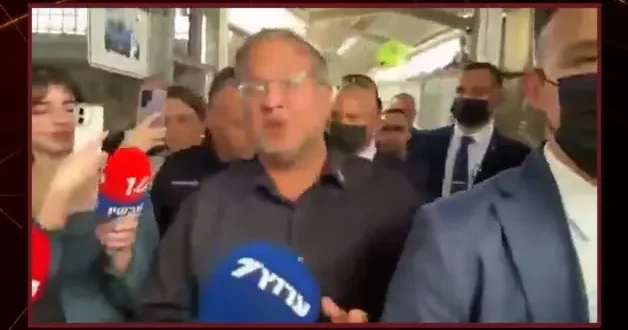 Ben Gvir den silahlı ziyaret : Baskın yapıp Filistinli mahkumları aşağıladı