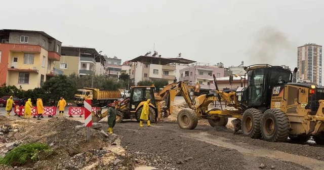 Tarsus ta sağanak yağışlara ekipler anında müdahale etti Mersin Haberleri
