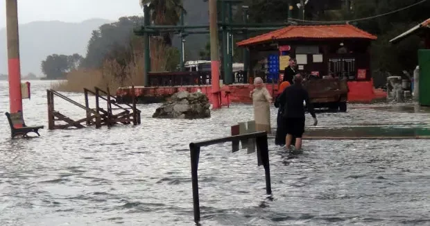 Muğla haberleri Şifa arayanlar taşkını dinlemedi! Muğla ya akın akın geldiler 14 Şubat 2026