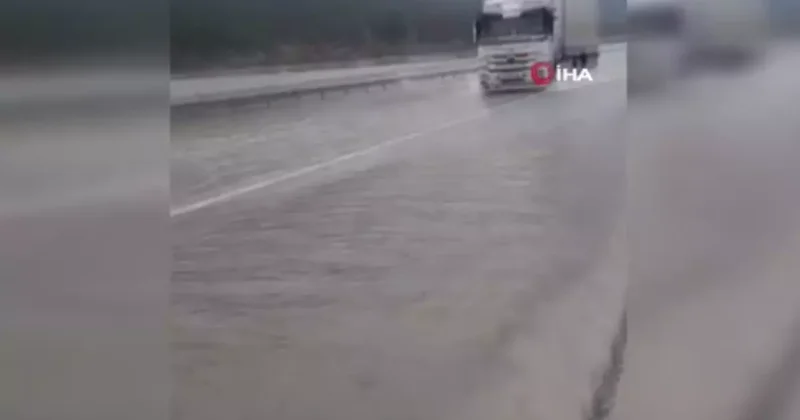 Antalya yı vuran sağanak karayolunu göle döndürdü
