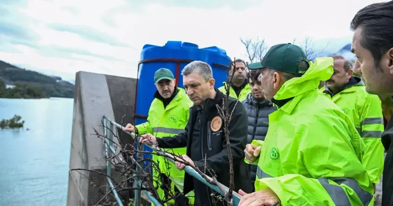 Kent felaketi yaşıyor! Restoran bile akıntıya kapıldı