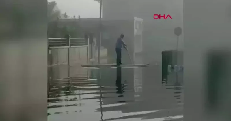 Muğla da sel! Göle dönen yolda kano ile ilerledi