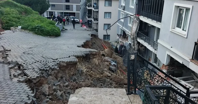İzmir de istinat duvarı evin üstüne çöktü! 7 araç göçük altında kaldı