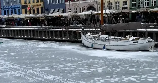 Kopenhag beyaza ve buza teslim: Danimarka son yılların en sert kışını yaşıyor VİDEO İZLE