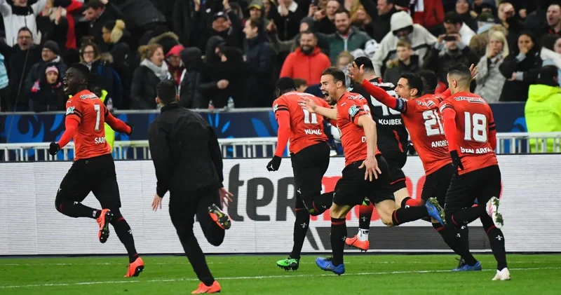 Rennes ten PSG ye 3 gollü darbe