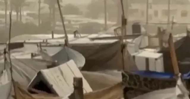 İsrail in çadırlara mahkum ettiği Gazze deki Filistinliler kum fırtınasına yakalandı VİDEO İZLE