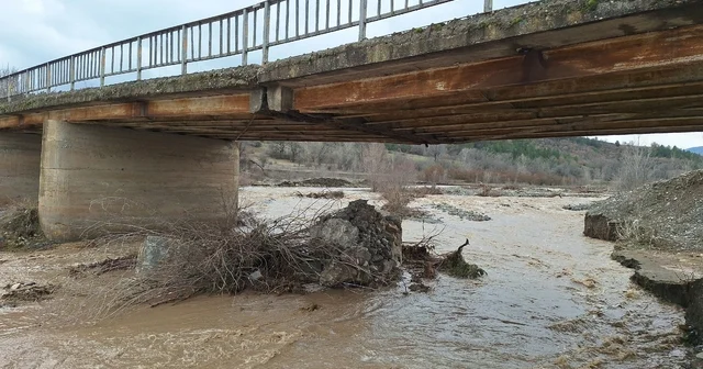 Çorum da ayağı yıkılan köprü ulaşıma kapatıldı Çorum Haberleri