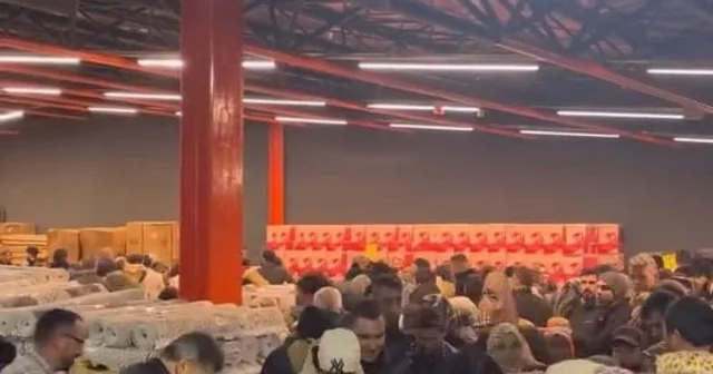 100 TL lik indirim izdihamı: Birbirlerini ezdiler Bursa Haberleri