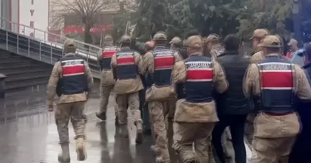 Tefecilik ve nitelikli yağma yapan suç örgütüne yönelik operasyonda 18 kişi tutuklandı VİDEO İZLE