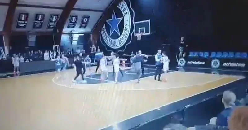 Gençlerin basket maçında sahaya veliler daldı, kıyamet koptu! Sözcü Gazetesi