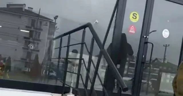 Bolu da emlak ofisine silahlı saldırı: Lüks cip ve iş yeri kurşunların hedefi oldu Bolu Haberleri