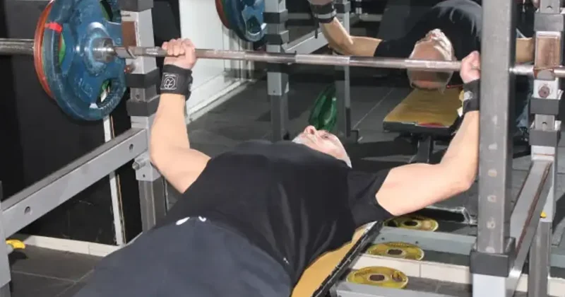 420 kilo kaldıran 65 yaşındaki Hakkı Amca karşısına çıkacak rakip bulamıyor