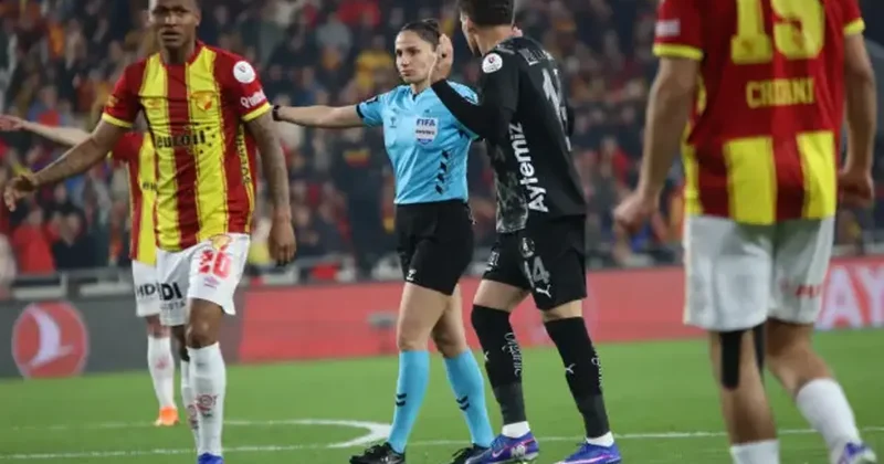 Süper Lig de 22 yıl sonra kadın hakem düdük çaldı