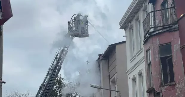 İstanbul haberleri Fatih te yangın: 1 ölü, 7 yaralı! 14 Mart 2026