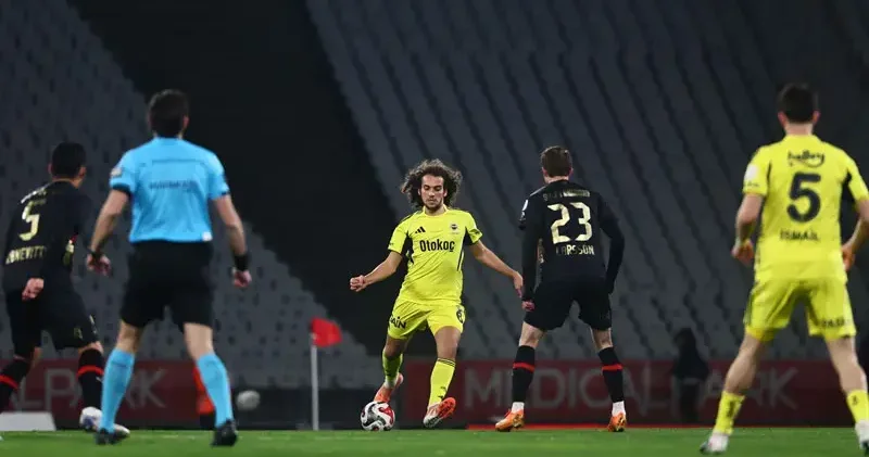 Namağlup serisi sona eren Fenerbahçe, şampiyonluk yarışında yara aldı