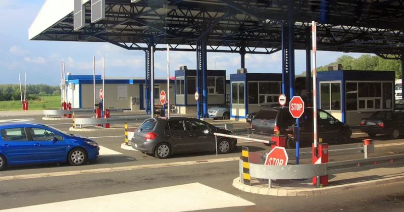 Gümrük ekipleri Türkiye ye gelen yolcunun 18 milyon TL sine el koydu Sözcü Gazetesi