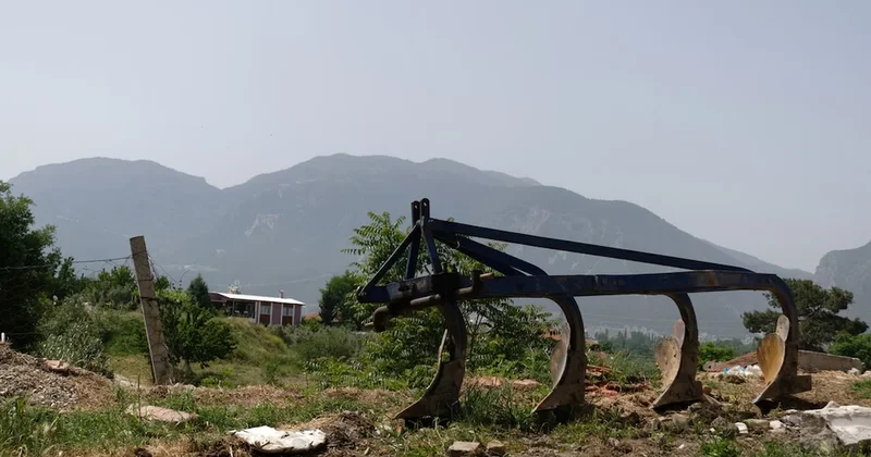 Ekin beklerken servet çıktı! Tarlasını kazmaya geldi altın buldu Sözcü Gazetesi