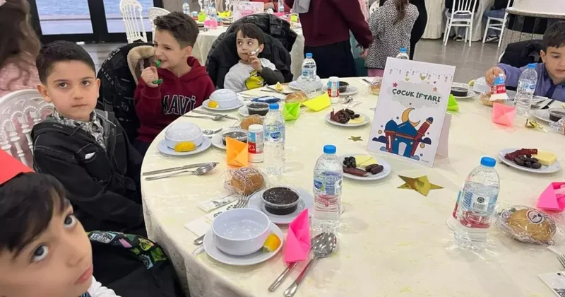 Merih Demiral’dan ilkokul öğretmenine jest