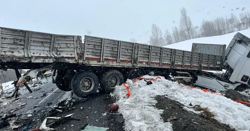 Van da Kaza: 2 Ölü, 3 Yaralı