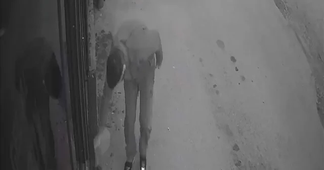 Bursa da pizza zincirinin eski çalışanı 2 şubeyi kundakladı; o anlar kamerada Bursa Haberleri