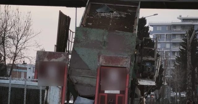 Yüksek yüklü tır üst geçitten geçemedi Adıyaman Haberleri