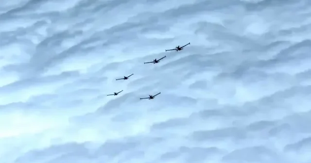 Baykar’dan dünyayı şaşırtan test: K2 Kamikaze İHA sürü uçuşunda VİDEO İZLE