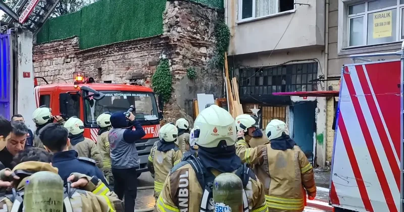 SON DAKİKA Fatih te yangın paniği! Yaralılar var