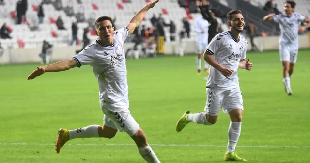 Altay deplasmanda Balıkesirspor la oynuyor İzmir Haberleri