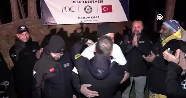 Profesyonel dalgıç, 18 Mart anısına dünya rekoru için Anzak Koyu nda suya girdi
